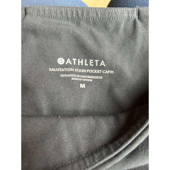 Women's Athleta Salutation Stash Pocket Capri M Black - Picture 4 of 10